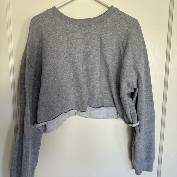 Cropped comfy sweatshirt - Picture 2 of 3